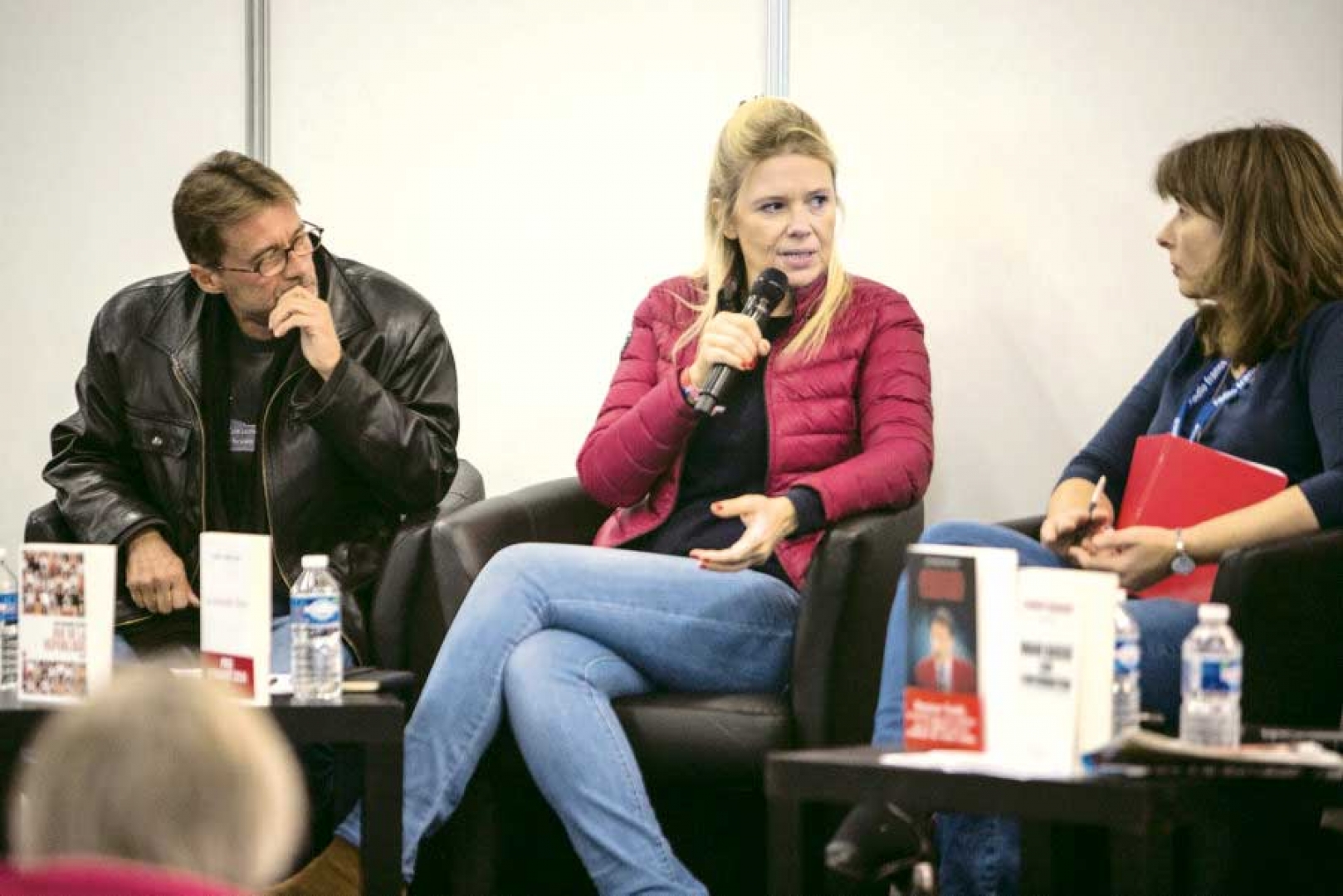 thumbnail of Jean-Emmanuel Ducoin, Aude Lancelin et la journaliste de l'Humanité Caroline Constant. Photo : Magali Bragard